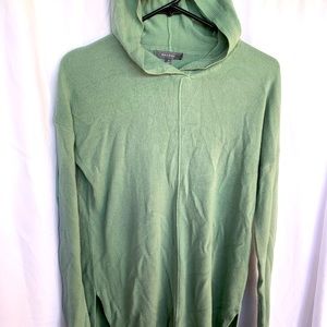 Women’s sweater hooded too